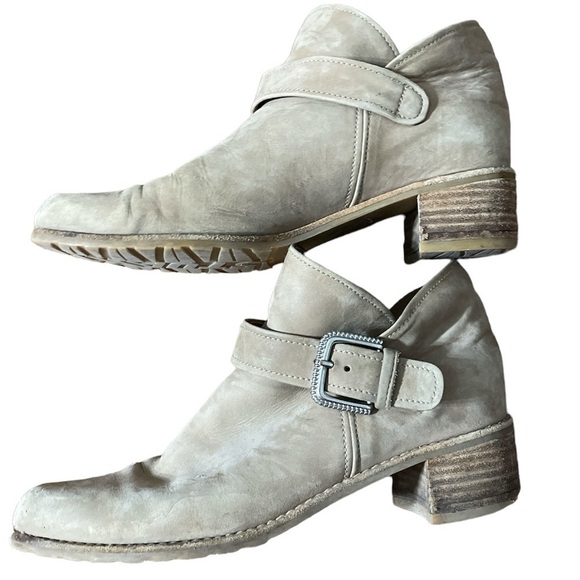 Stuart Weitzman Beige Ankle Booties - Picture 3 of 9